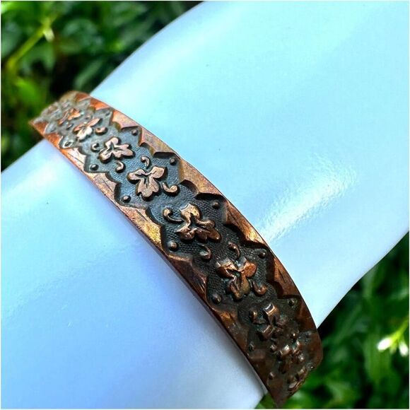 Copper tone open cuff bracelet - Picture 1 of 7